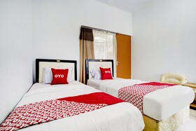 Diamond Hotel by OYO