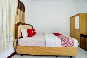 Diamond Hotel by OYO