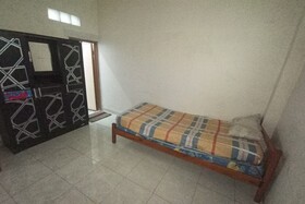 Spot On 93385 Penginapan Hj Lilis 2 Syariah