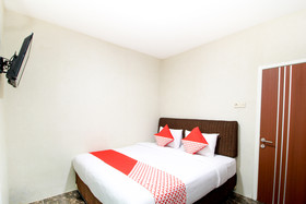 A1 Hotel By OYO Rooms