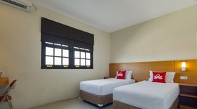 Family Guest House Kupang Baru by ZEN Rooms