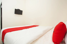 RedDoorz Plus @ K23 Rungkut Madya