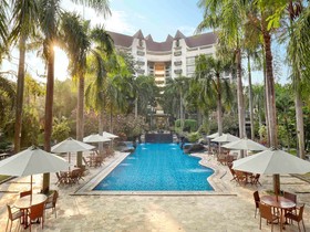 Grand Tropic Suites Hotel