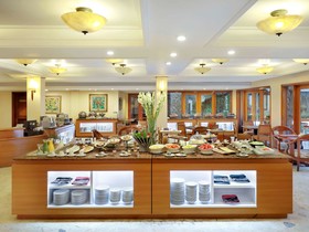 Grand Tropic Suites Hotel