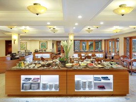 Grand Tropic Suites Hotel