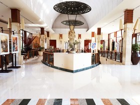 Grand Tropic Suites Hotel