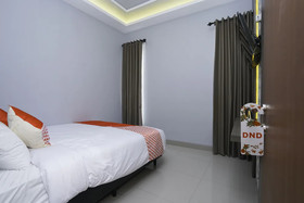 RedDoorz at Ngaggel Jaya Surabay