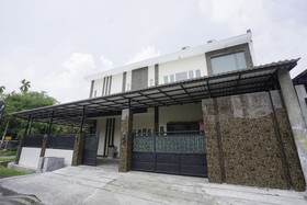 RedDoorz at Ngaggel Jaya Surabay