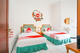 OYO 377 Istana Permata Juanda