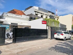 OYO Flagship 90789 Genteng Residence