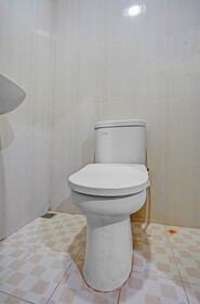 OYO Flagship 90789 Genteng Residence