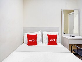 OYO Flagship 90789 Genteng Residence