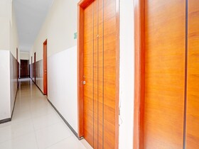 OYO Flagship 90789 Genteng Residence