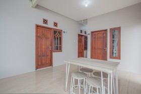 RedDoorz Near Ciputra Golf Surabaya