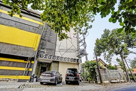Super OYO Capital O 92633 Spring Hotel Gubeng
