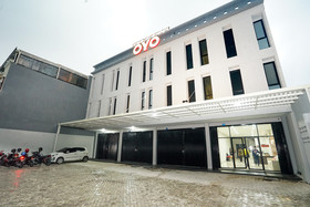 The Colins by OYO Rooms