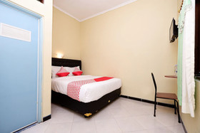Boytown Hotel by OYO ROoms