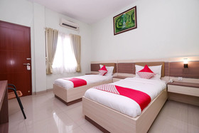 Mawar Indah Hotel by OYO Rooms