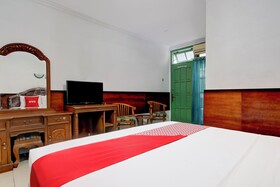 OYO 94082 Hotel Gurita