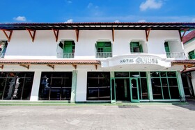 OYO 94082 Hotel Gurita
