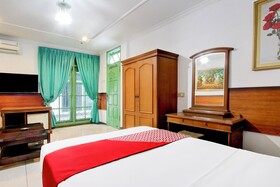 OYO 94082 Hotel Gurita