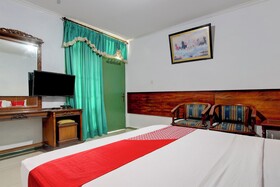 OYO 94082 Hotel Gurita