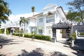 Ramada Suites By Wyndham Solo