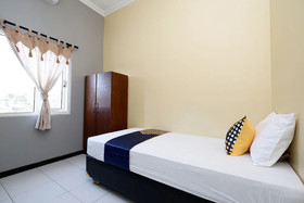 Solo Point Syariah by OYO Rooms