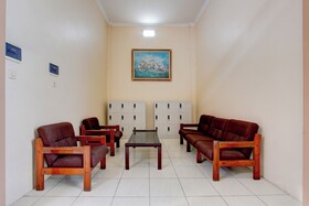 Spot On 93245 Guet House Mulia Dua Syariah