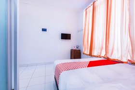 Grand Wijaya Bintaro by OYO Rooms