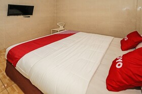 Hotel Ciputat by OYO
