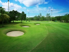 Padang Golf Modern