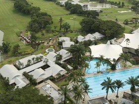 Padang Golf Modern