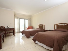 Padang Golf Modern