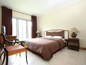 Padang Golf Modern