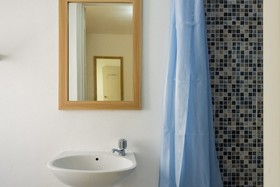 RedDoorz Apartment @ Aeropolis