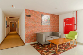 RedDoorz Apartment @ Aeropolis