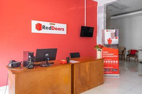 RedDoorz near Siloam Karawaci 3