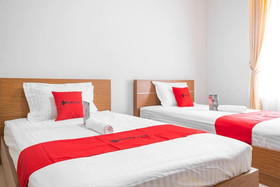 RedDoorz near Siloam Karawaci 3