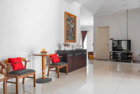 RedDoorz near Siloam Karawaci 3