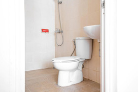 RedDoorz near Siloam Karawaci 3