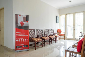 RedDoorz near Siloam Karawaci 3