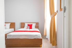 RedDoorz near Siloam Karawaci 3