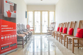 RedDoorz near Siloam Karawaci 3
