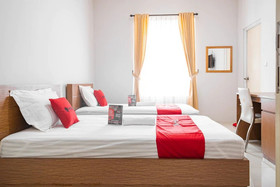 RedDoorz near Siloam Karawaci 3