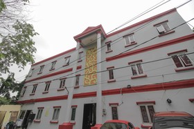 RedDoorz Plus Near Budi Luhur University Jakarta