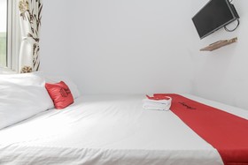 RedDoorz Plus Near Budi Luhur University Jakarta