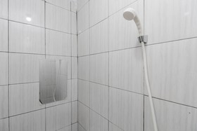 RedDoorz Plus Near Budi Luhur University Jakarta