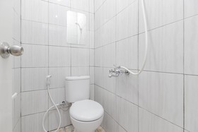 RedDoorz Plus Near Budi Luhur University Jakarta