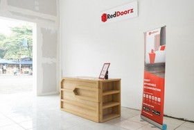 RedDoorz Plus @ Otista Raya Ciputat